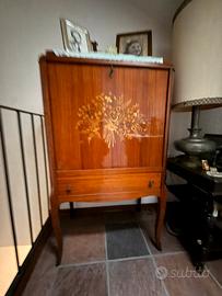 Coppia mobili: libreria/secretaire + mobile bar