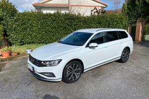 VOLKSWAGEN Passat Variant 2.0 TDI SCR EVO DSG Ex