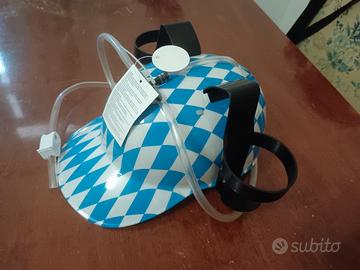 Salvadanaio, cappello, orologio