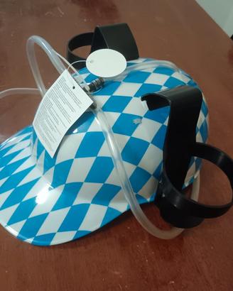 Salvadanaio, cappello, orologio