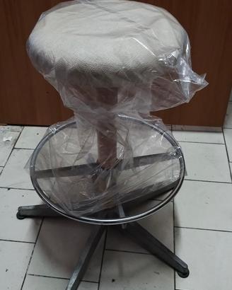 Sgabello in ferro e legno