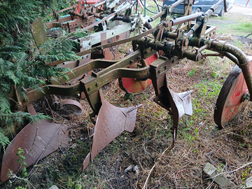 Aratro trivomere TRATTABILE