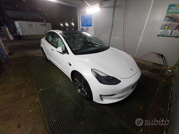 Tesla Model 3 Long Range AWD (2021) sedili bianchi
