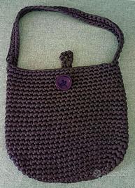 Borsa a sacco realizzata con uncinetto