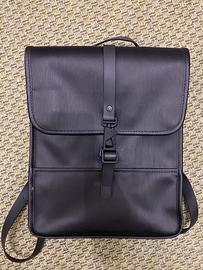 Zaino nero piccolo marca RAINS