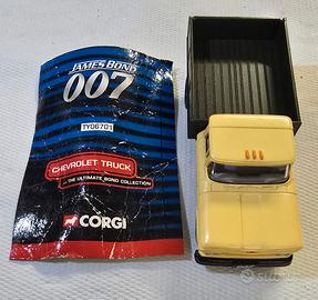 007 JAMES BOND  CHEVROLET TRUCK CORGI