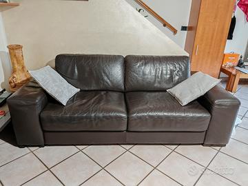 Divano in pelle marrone