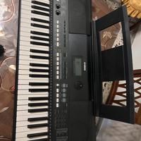 Tastiera Yamaha PSR-E443