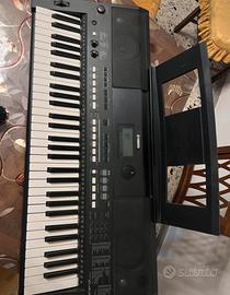 Tastiera Yamaha PSR-E443