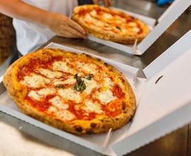 Pizzeria da asporto e consegna attiva e pronta