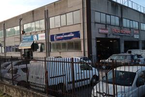 Locale capannone negozio