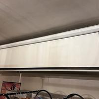 Schermo di proiezione manuale a soffitto