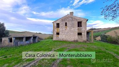 RUSTICO IMMERSO NEL VERDE con TERRENO