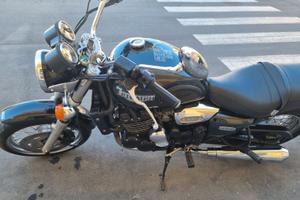 Moto Triumph Legend Tt
