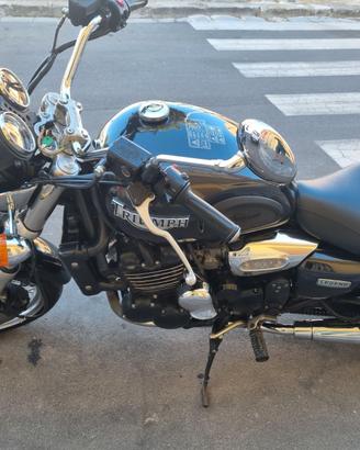 Moto Triumph Legend Tt