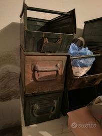 cassette vintage e materiale da palestra