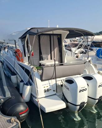Barca a motore BENETEAU ANTARES 9 OB anno 2025