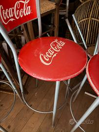Tavoli e sgabelli coca-cola