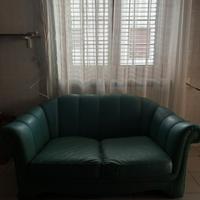 Divano in pelle a due posti