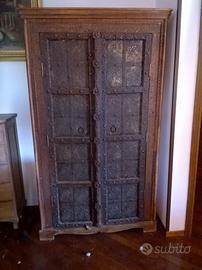 ARMADIO ANTICO ETNICO IN LEGNO MASSELLO DECORATO