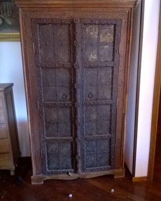 ARMADIO ANTICO ETNICO IN LEGNO MASSELLO DECORATO