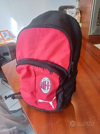 Zaino marca Puma con logo del Milan