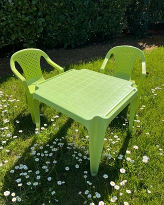 Tavolino e sedie per bambini da giardino