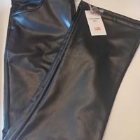 Pantaloni lunghi neri svasati