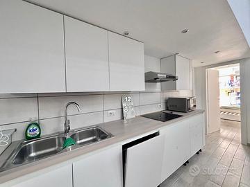 Camera ristrutturata ed arredata