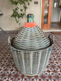 Damigiane di diversa capienza e materiali