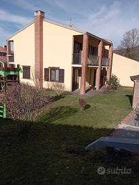 Vendiamo bifamiliare con ampio giardino