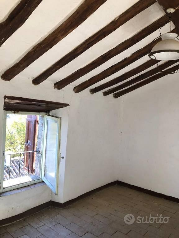 Rustico / Casale di 135 m² con più di 5 locali a F - More