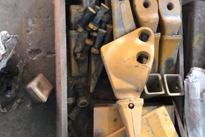 Denti e segmenti per CATERPILLAR