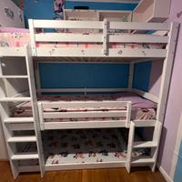 Letto a castello triplo