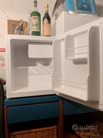 piccolo.  frigo.  bianco. 