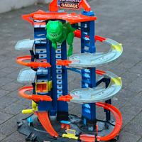 Hotwheels ultimate garage
