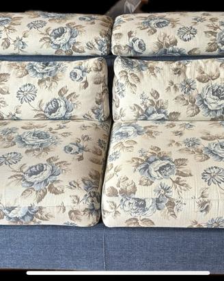 Divano di marca con poggiatesta ribaltabili