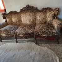 Antico divano e poltrone