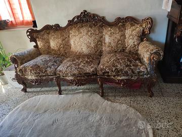 Antico divano e poltrone