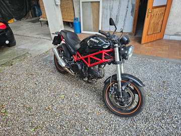 Ducati Monster 695 naked