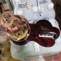 carillon a forma di pianoforte a cuore 