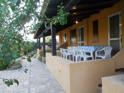 A DUE PASSI dal mare di Budoni