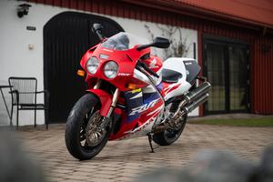 Honda RVF 750R RC45
