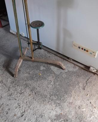 Tappatrice per tappi in sughero 