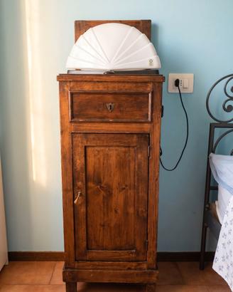 Comodino Alto in Legno Massello
