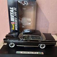 Mercedes 300SE Revell modellino voiture ech 1/18