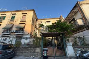 MONOLOCALE A NAPOLI