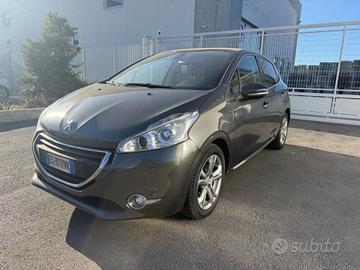 Peugeot 208 1.4 HDi 68 CV 5 porte Allure