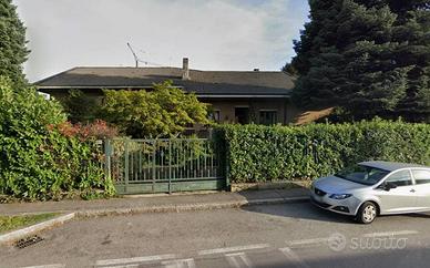 Immobile in asta di 330 m² con più di 5 locali e b