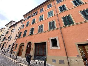 Appartamento di 125 m² con 4 locali a San Vito Rom